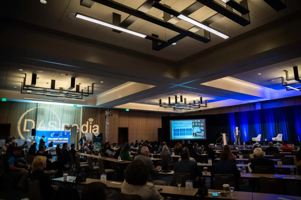 conference hall filled with attendees at daspedia 5g forum in january 2025